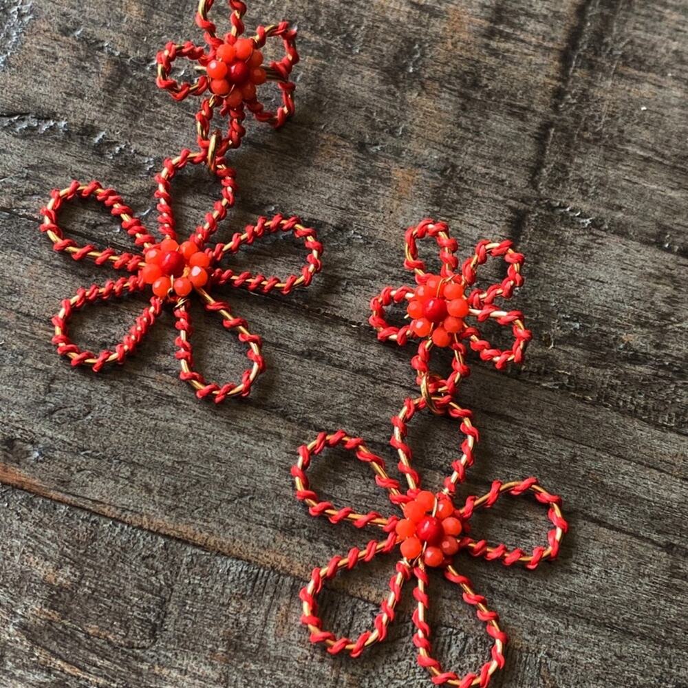 NEW Orange & Gold Floral Dangle Earrings - Picture 3 of 8